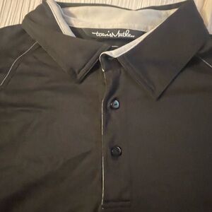 Travis Mathew men’s black short sleeve‎ polo shirt